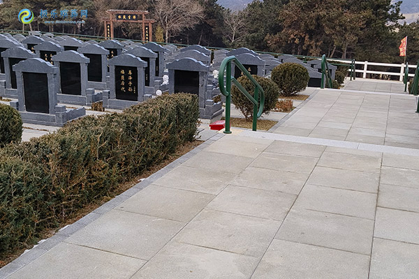 沈阳墓地陪葬物品有什么讲究？传统习俗与注意事项 